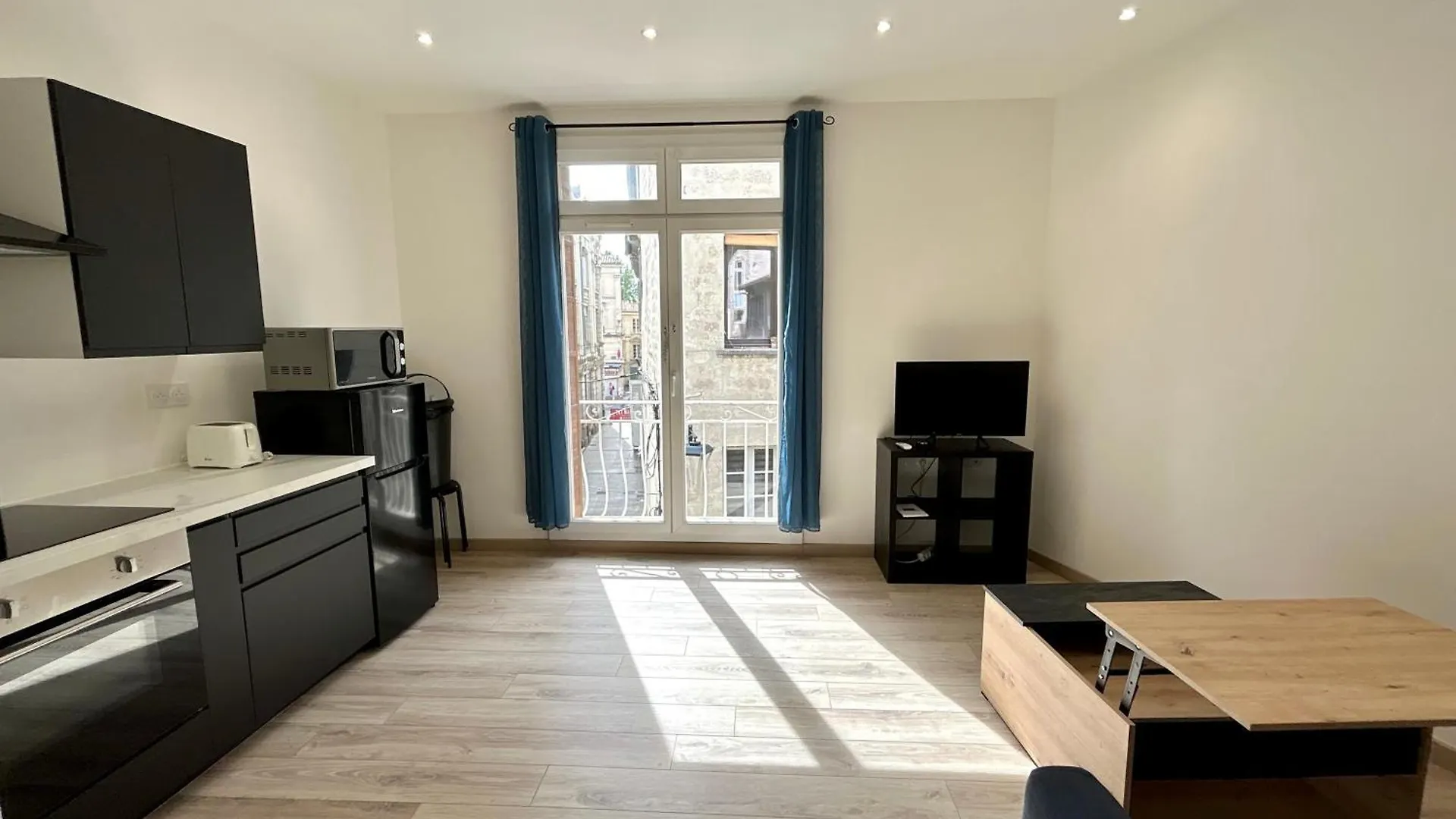 Joli T2 Plein Coeur Du Centre Historique Apartment Avignon France
